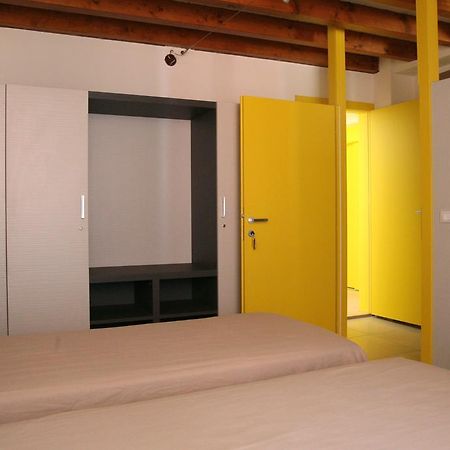 Ostello Locanda Degli Acrobati Brescia Zimmer foto
