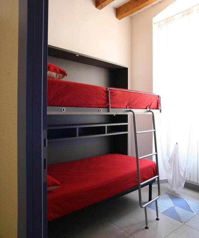 Ostello Locanda Degli Acrobati Brescia Zimmer foto