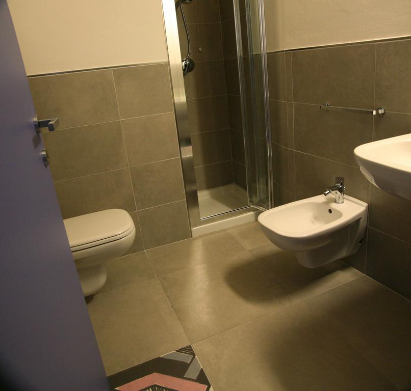 Ostello Locanda Degli Acrobati Brescia Zimmer foto