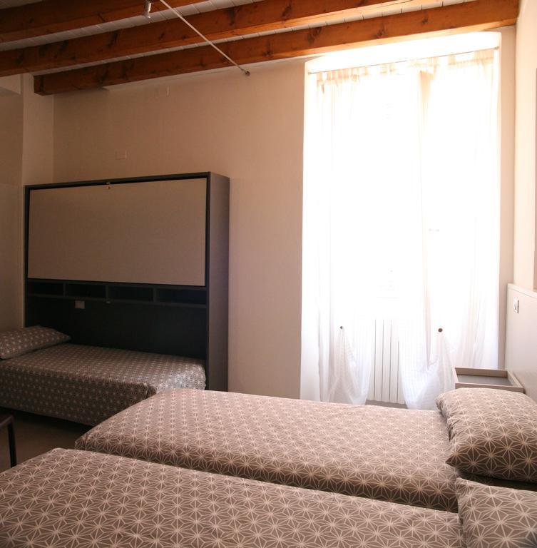 Ostello Locanda Degli Acrobati Brescia Zimmer foto